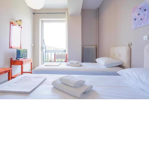 Hotel Korfos - Ξενοδοχείο Κόρφος Renovated