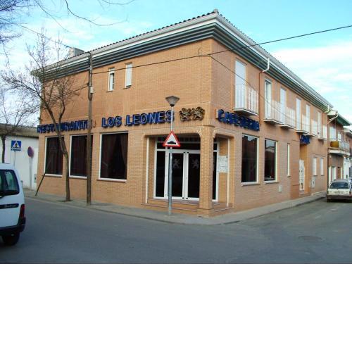 Hotel Los Leones, el más cercano a Warner