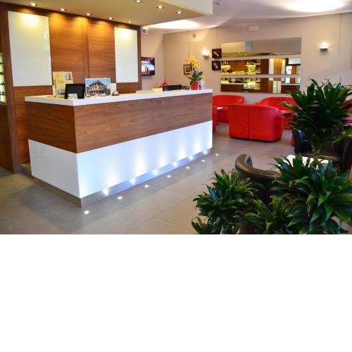 Hotel Midi