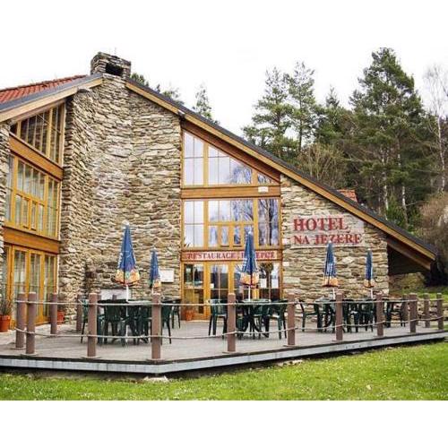 Hotel na Jezeře