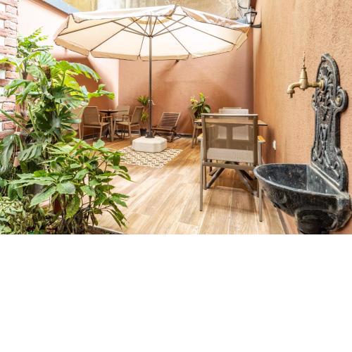 Hotel Room w Garden Near Moda and Kadikoy Square