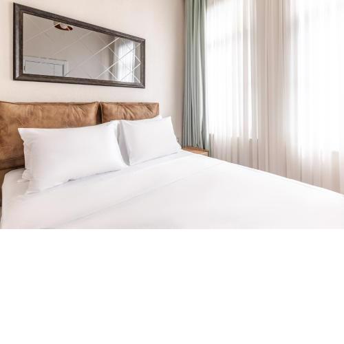 Hotel Room w Garden Near Moda Shore and Kadikoy Sq