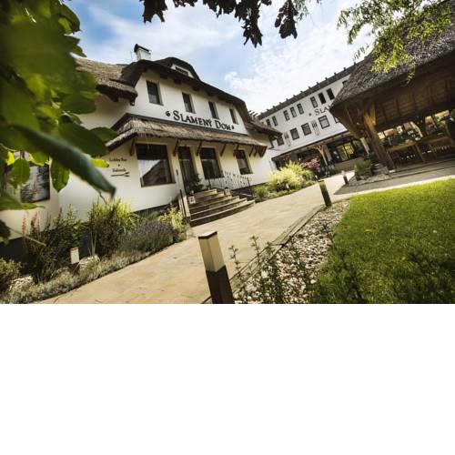 Hotel Slamený dom