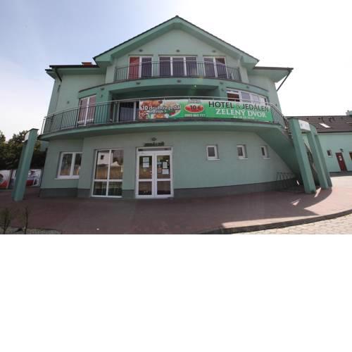 HOTEL ZELENÝ DVOR