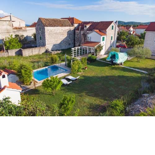 House Bella Maria- pool and garden