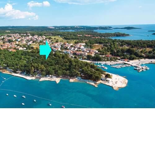 House Conte with 4 apartmens for max 14 persons close to Funtana beach and fantastic Adriatic sea with dozens of small islands in close proximity