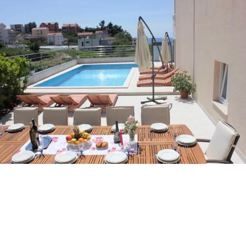 House for bigger groups with private pool and sauna