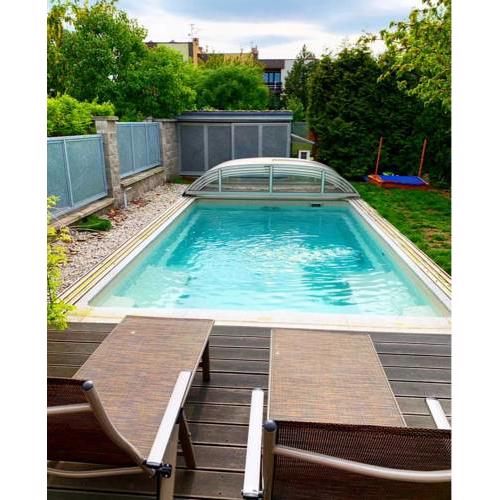 House in Prague with pool - near to subway & nature