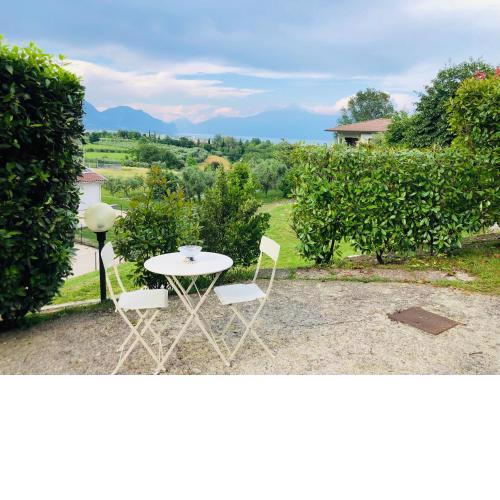 House Monstagol with lake view and garden