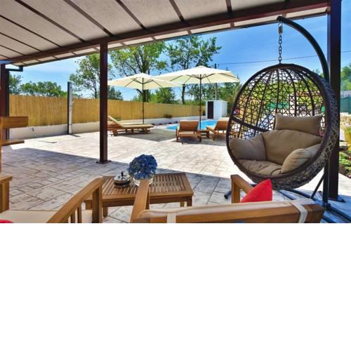 House Omis Naklice with a private Pool