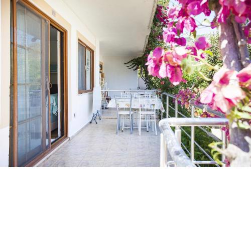 House w Balcony and Garden 1 min to Beach in Datca