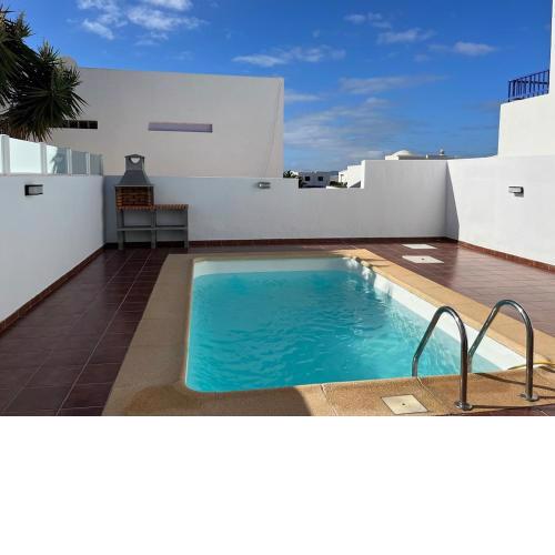 HOUSE WHITE BEACH