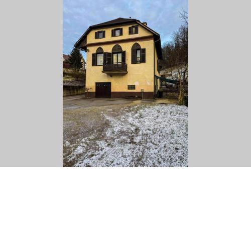 House with garden and free parking, great for groups
