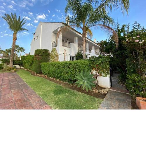 House with private pool acces and close to beaches