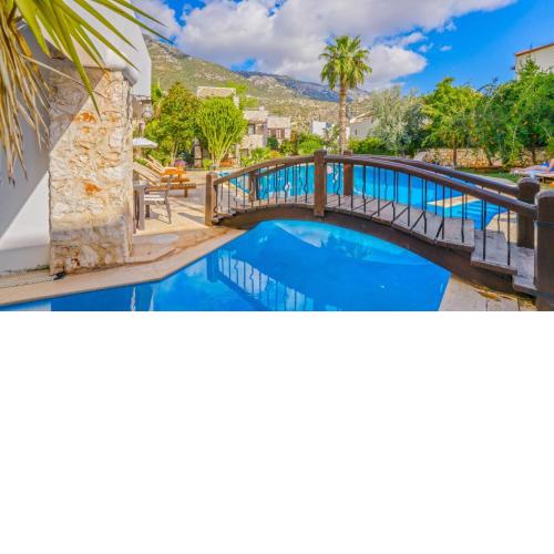 House with Private Pool and Garden 4 min to Beach