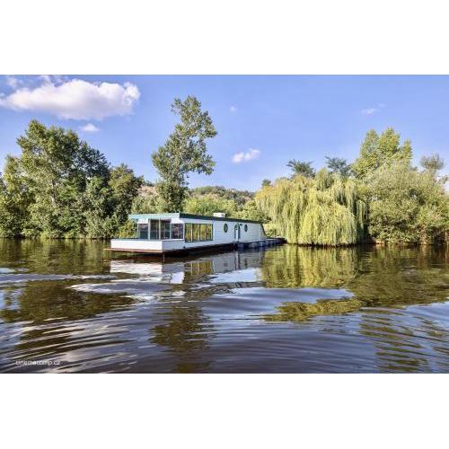 Houseboat - best place in Prague