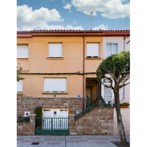 Housingleón - Casa Nueva a 400 metros de la Plaza Mayor