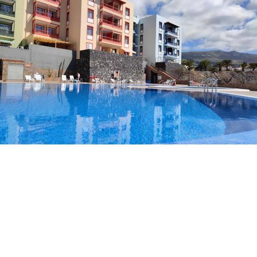 Hübsche Ferienwohnung mit 2 Schlafzimmern, Pool und WLAN, Strandnähe