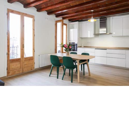 Huge and modern 4 bedroom apartment next to Paseo de Gracia