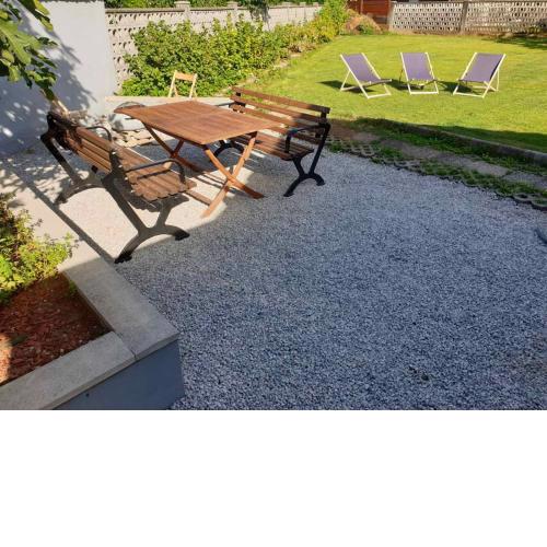 Huge BBQ Garden, Spacious Flat, AC, Free Parking 2