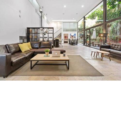 Huge duplex with private garden next to Las Ramblas