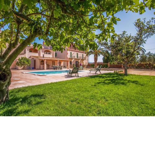 Huge Holiday Home in Catalonia with Private Swimming Pool