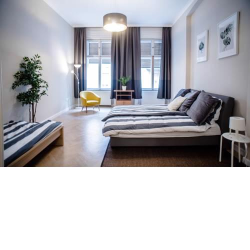 Huge new home for 8 people in city center