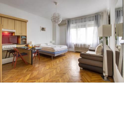Hugo - Bright place in quiet district for 4people