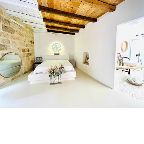 Hydria guest house art gallery