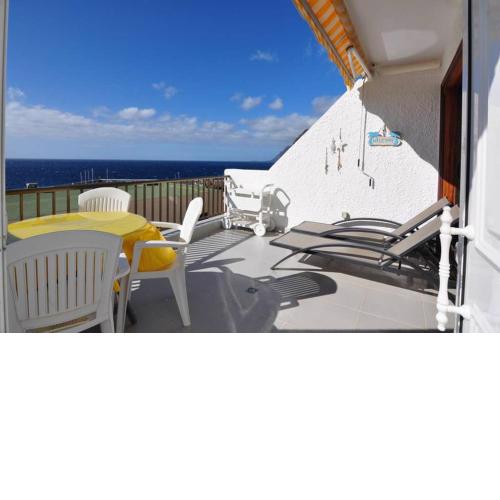 I Bed Apartment with Cliff and Sea Views in Tamara