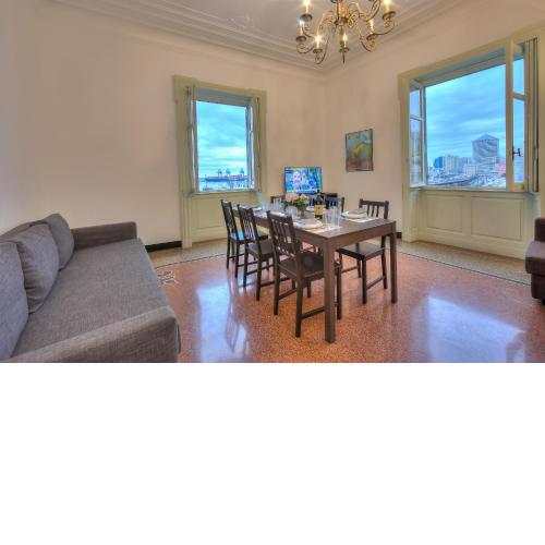 I Marinai - In The City Of Genoa - Happy Rentals