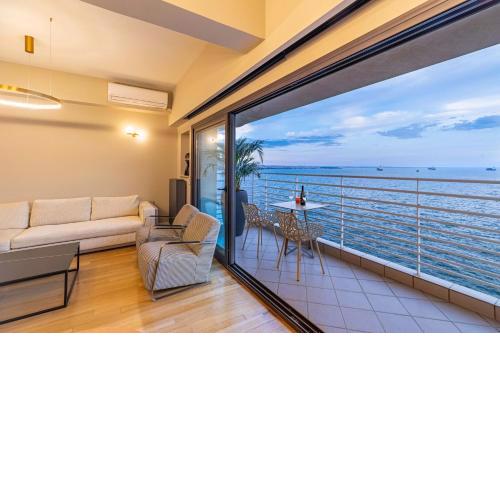 ICONIC SALONICA SUITE