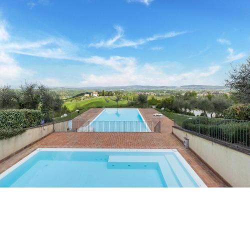 Ideal apartment near Asciano with 2 Shared Swimming Pools
