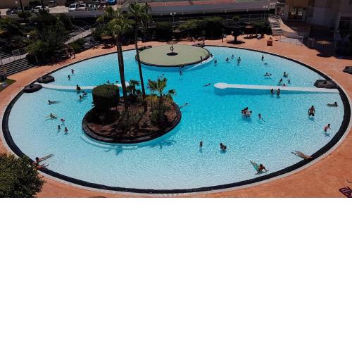 Ideal familias en urbanización de lujo a 600m de la playa Levante con Wifi, AC y Parking