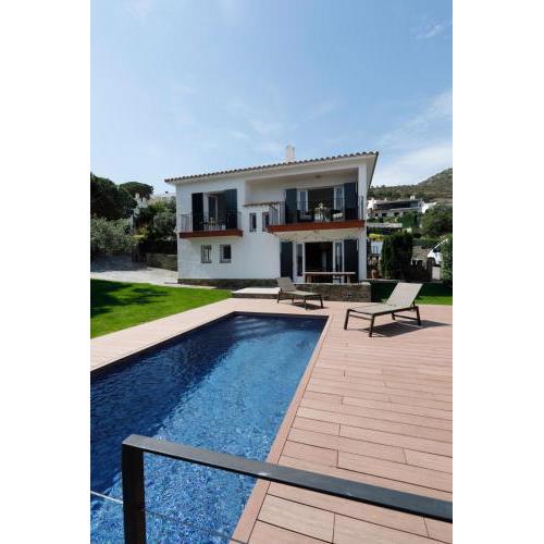 Ideal house for families with pool