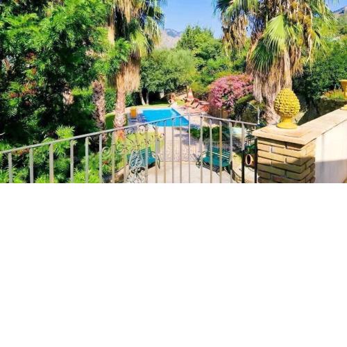 Idylisch und geschützt im Orangengarten gelegenes Ferienhaus mit Pool im Alcantaratal