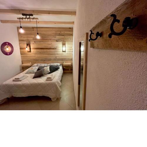 Iknos Guest House