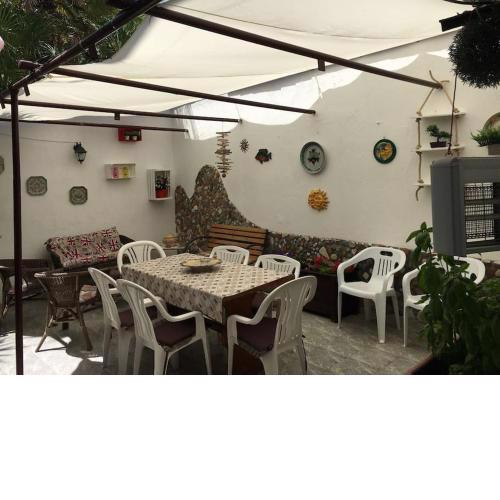 Il mare a 100 M da casa con ampio giardino