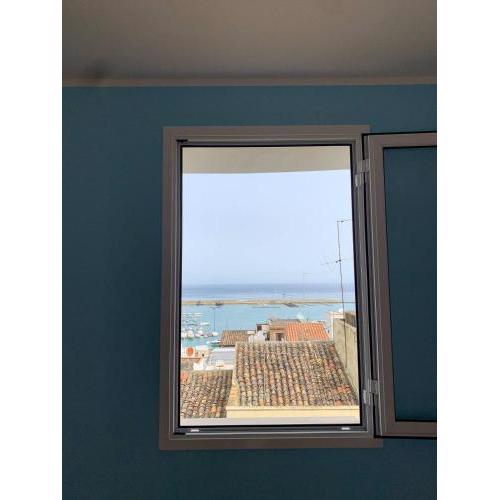 Il monolocale con vista sul porto