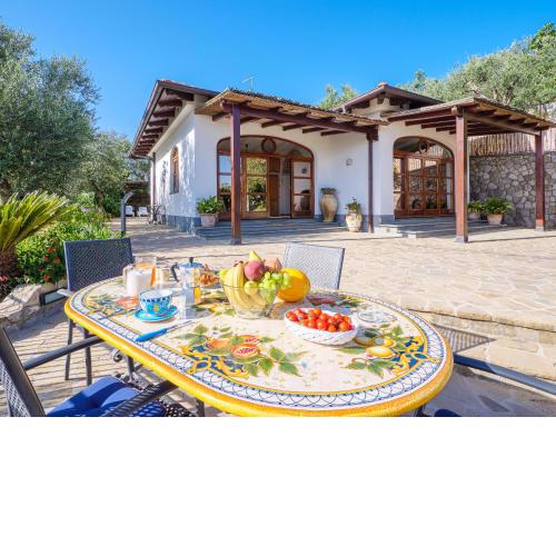 IL TULIPANO - sea view, roof terrace & sunset in villa