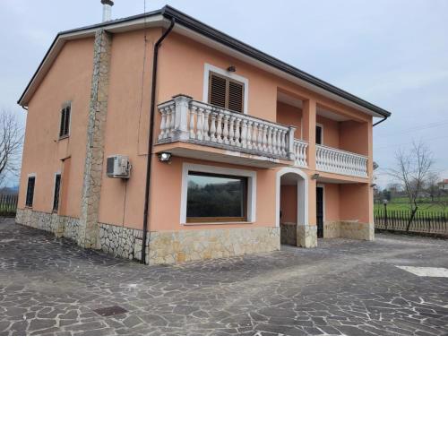 Immaculate 4-Bed House in Cassino Villa Aurora