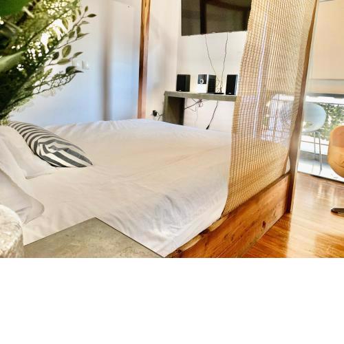 Impeccable 3-Bed Apart walking distance to Oaka-