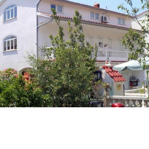 Impeccable 9-Bed Apartment in Rab