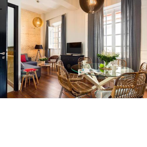 Imperial Luxury & Modern Apartment