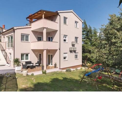 Impressive Apartment with Terrace in Pula Croatia