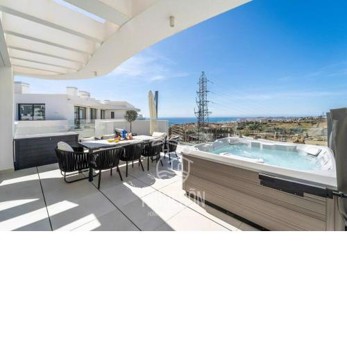 Impressive brand new penthouse with private jacuzzi