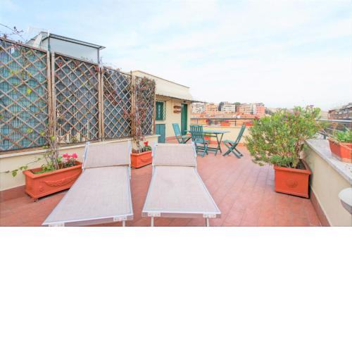 In the Clouds over Trastevere, penthouse studio