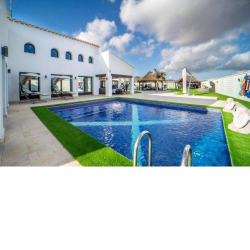 Incredible exclusive villa with private pool & gym - CA6EV