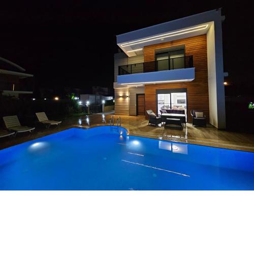 Incredible luxury villa 3 bedrooms and a hall