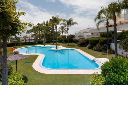 Increible apartamento en zona privada con piscinas y terraza privada